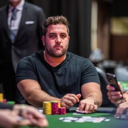 João Simão passa ao Dia 2 do US$ 5K PLO da WSOP