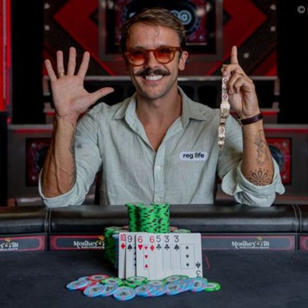 Yuri Martins dá show e conquista seu quinto bracelete da WSOP