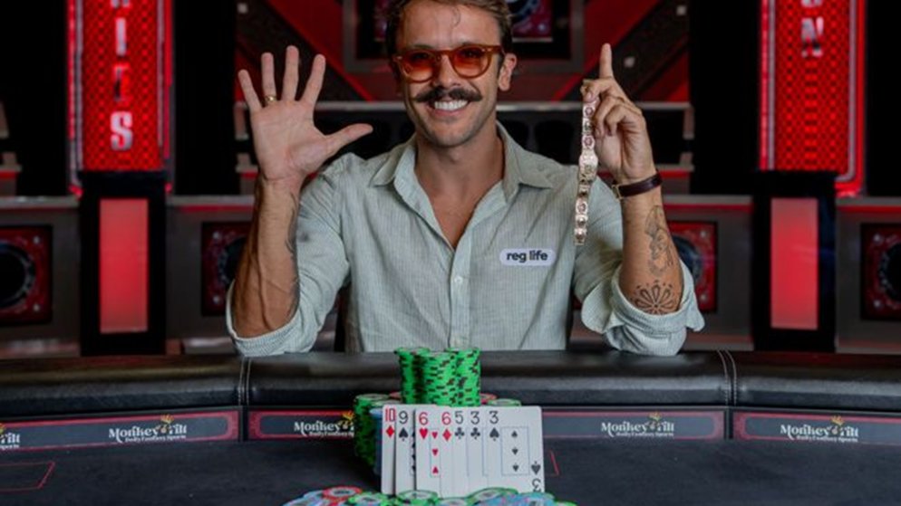 Yuri Martins dá show e conquista seu quinto bracelete da WSOP
