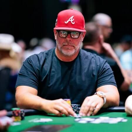 Main Event da WSOP tem quadra contra full house e eliminação na primeira mão