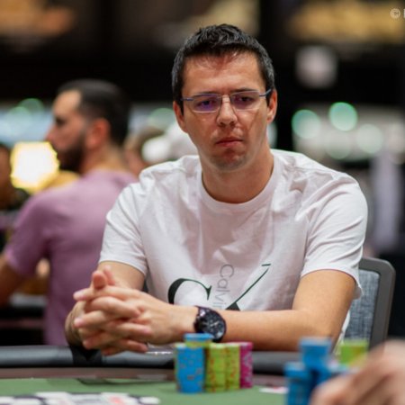Luís Dorneles está entre os 17 finalistas do Evento #89 da WSOP