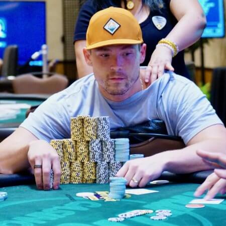 Alex Foxen tem grande folga na ponta na FT do US$ 25K High Roller do SHRPO