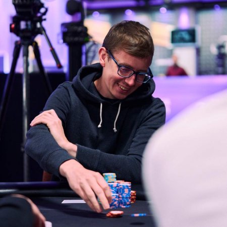 Brock Wilson tem forte ponta entre os cinco finalistas no Poker Masters #7