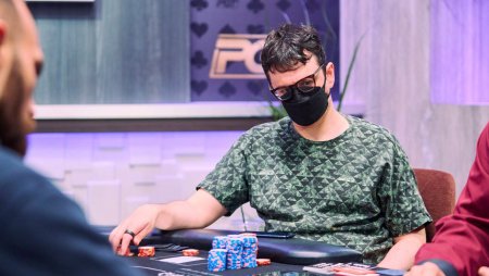 Isaac Haxton é o líder entres os sete finalistas do Poker Masters #6
