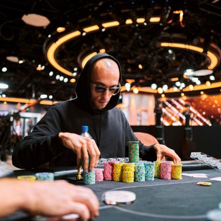 Artem Maksimov lidera o Dia 1 do Super High Roller Bowl US$ 100K PLO