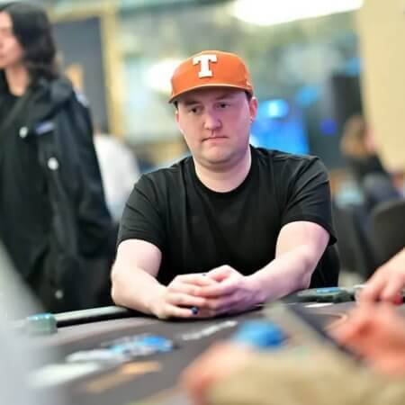 Michael Moncek lidera Dia Final do Triton Million da WSOP Paradise