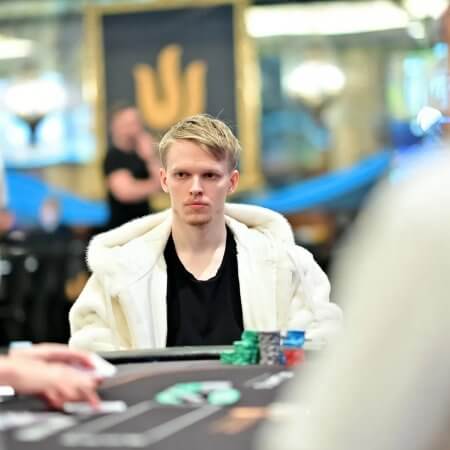 Ossi Ketola lidera reta final do US$ 100K Triton Main Event da WSOP Paradise