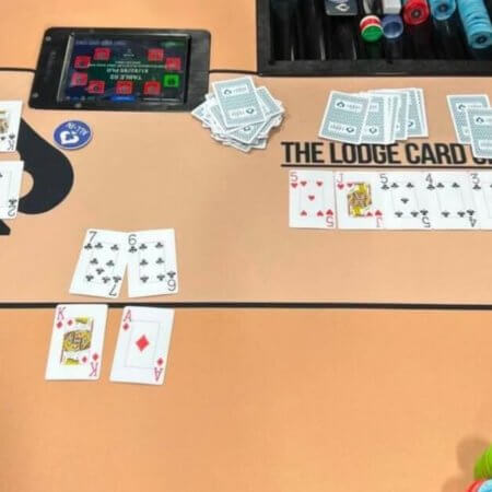 Bad beat no flop premia com US$ 290 mil mesa no clube de Doug Polk