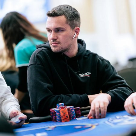 Mitchell Hynam lidera reta final do Main Event do LAPC