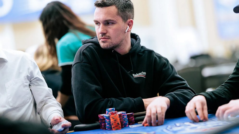 Mitchell Hynam lidera reta final do Main Event do LAPC