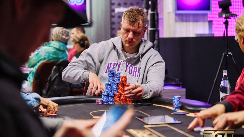 Sam Laskowitz é o líder na FT da PokerGO Cup #2 e Moncek busca o bi