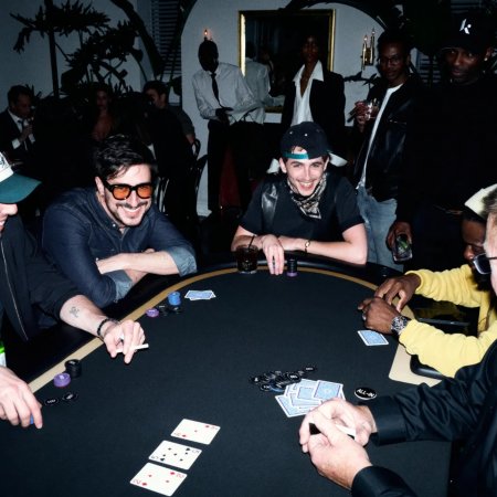 Noite de poker reúne celebridades do cinema e da música em Hollywood