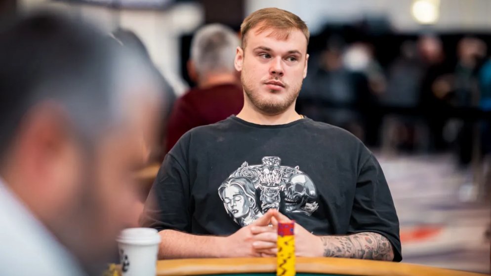 Anthony Barranqueiros passa em terceiro ao Dia 2 do Evento #33 da WSOP