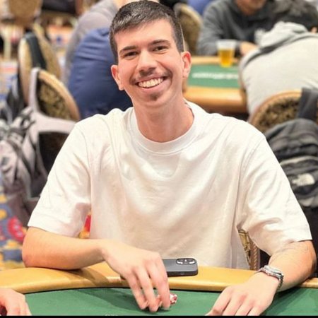 Bernardo Tavares avança no novo evento PLO Double Board Bomb Pot da WSOP