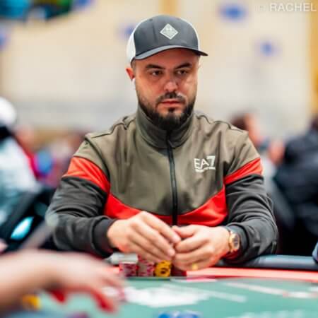 Rafael Mota e João Simão avançam ao Dia 2 do US$ 250K da Triton Invitational na WSOP Paradise