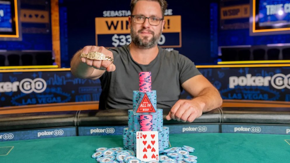 Sebastiaan de Jonge vence o inédito “Battle of the Ages” na WSOP 2025 e conquista seu primeiro bracelete