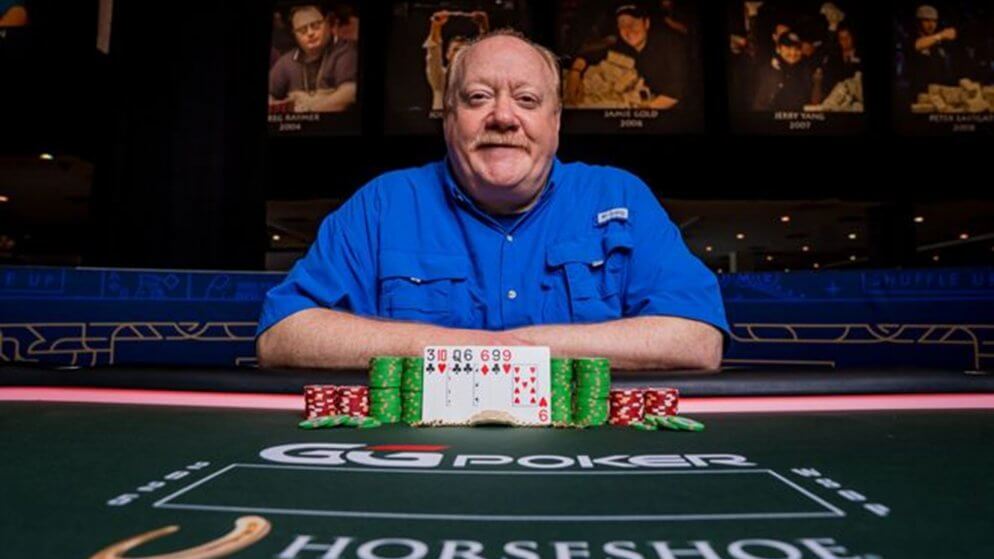 Dan Heimiller conquista terceiro bracelete da WSOP ao vencer torneio de Seven Card Stud