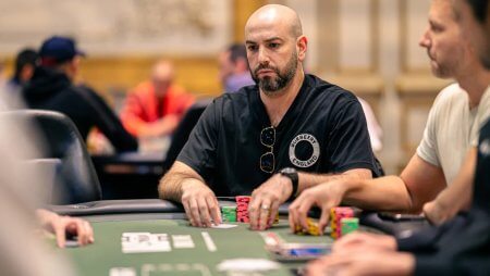 Artur Morris lidera Dia 1 do US$ 100K PLO; João Simão é eliminado