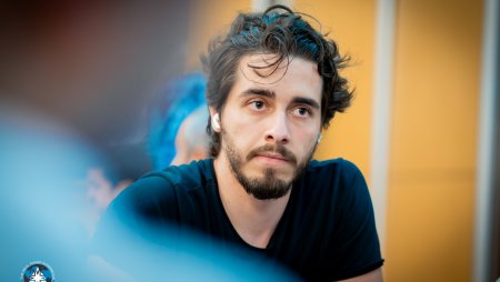 Felipe Ketzer passa forte entre os 24 finalistas do Main Event da Triton ONE