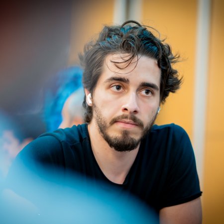 Felipe Ketzer passa forte entre os 24 finalistas do Main Event da Triton ONE
