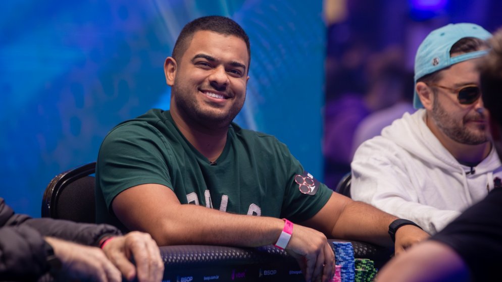 Gabriel Tavares é o líder no Dia 1 do R$ 100K Super High Roller