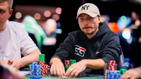 Richard Freitas passa forte e puxa quatro brasileiros no Dia 2 do Evento #52 da WSOP