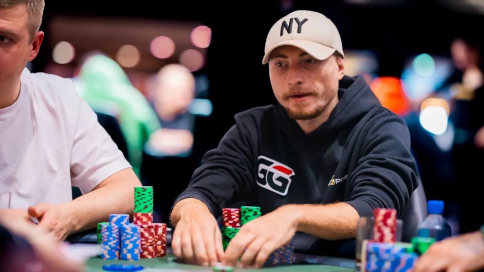 Richard Freitas passa forte e puxa quatro brasileiros no Dia 2 do Evento #52 da WSOP