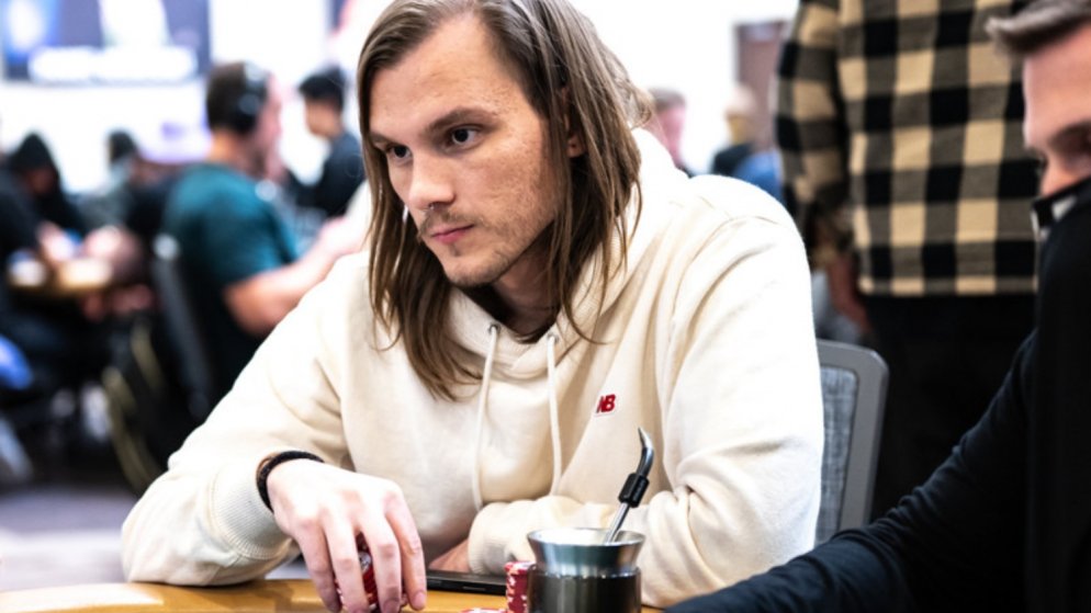 Alisson Piekazewicz brilha na Triton Series Jeju com mesa semi final no evento de US$ 50K