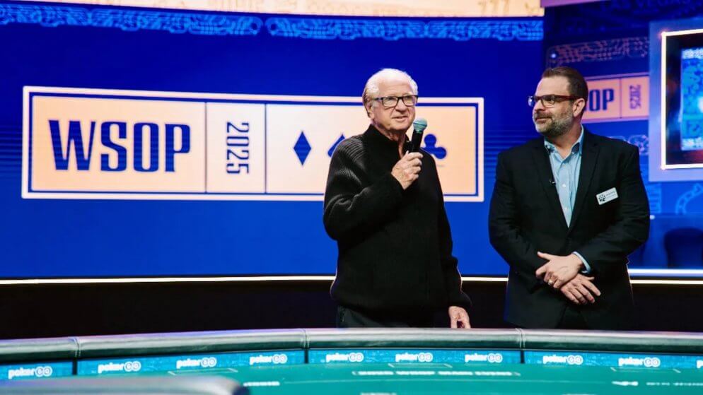 Billy Baxter anuncia o “shuffle up and deal” do Main Event da WSOP; confira a programação