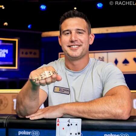 Darren Elias conquista primeiro bracelete da WSOP em vitória online