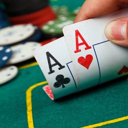 Golpistas usam câmeras infravermelhas para ver cartas de adversários na Inglaterra