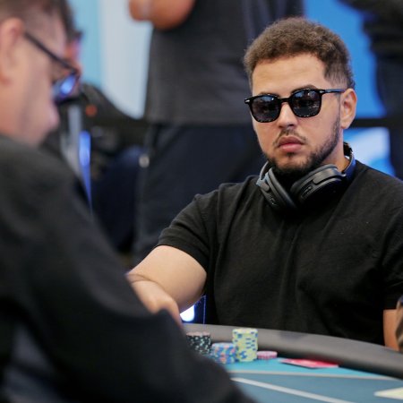 Denilson Jácomo é o líder no Dia 3 do Main Event do BSOP Foz após ação curta, entenda