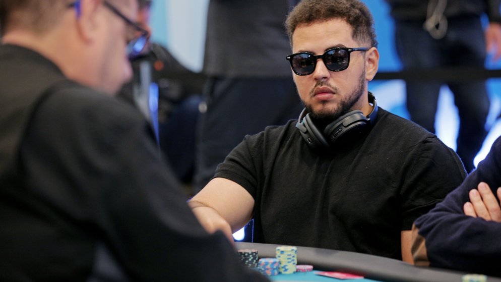 Denilson Jácomo é o líder no Dia 3 do Main Event do BSOP Foz após ação curta, entenda