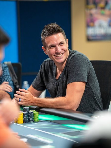 Clube de Doug Polk anuncia data de reabertura após ação policial