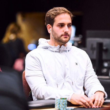 João Simão é o vice-líder entre os cinco finalistas do US$ 100K Super High Roller Bowl PLO