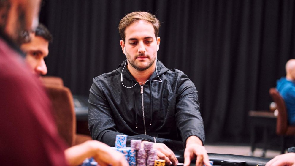 João Simão avança ao Dia 2 do PokerGO Cup #1