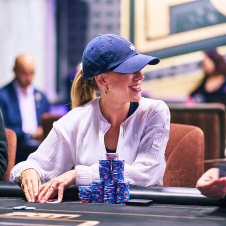 Kristen Foxen é a líder na decisão do Evento #9 do Poker Masters