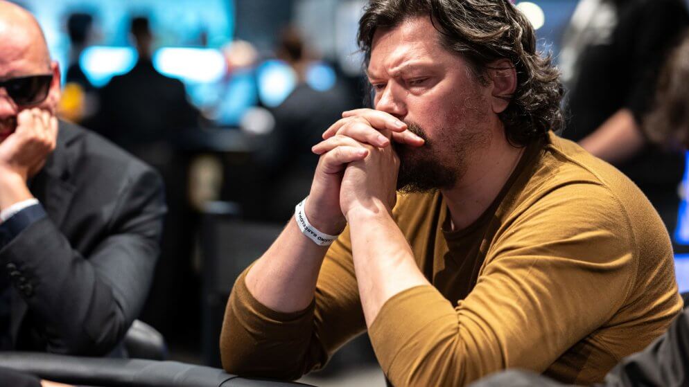 Premiou no BSOP e KSOP: Padre russo é afastado por suspeitas de jogar poker com dinheiro da igreja, entenda