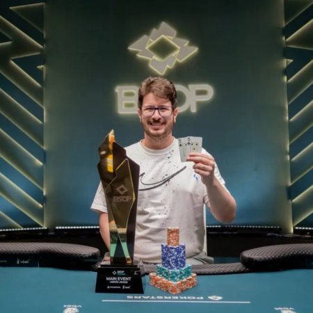 Aloísio Dourado é campeão do Main Event do BSOP Summer