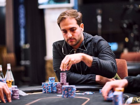 João Simão passa gigante no Dia 2C do Monster Stack da WSOP