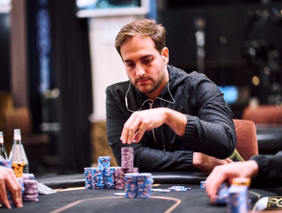 João Simão avança ao Dia 3 do US$ 25.000 High Roller PLO da WSOP