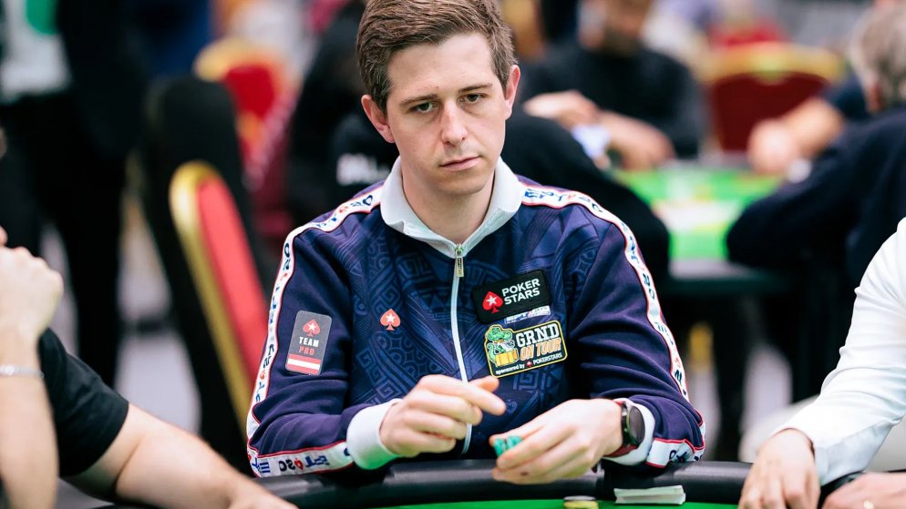 Embaixador do PokerStars faz “misclick” brutal e folda Straight Flush ao vivo na Twitch