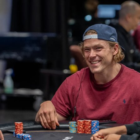Alex Foxen tem larga margem na ponta do Evento #7 do US Poker Open