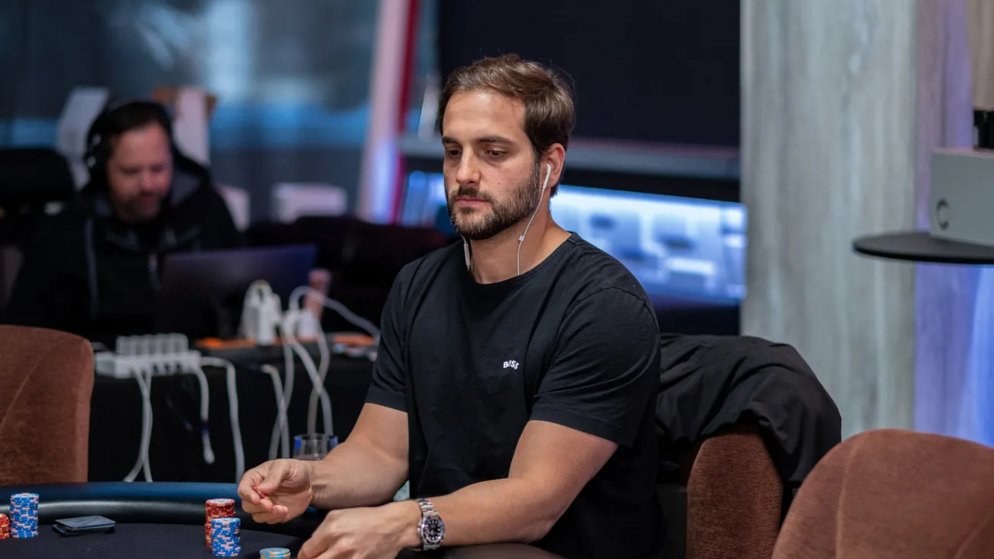 João Simão passa em meio a craques ao Dia 2 do US$ 25K High Roller NLH da WSOP