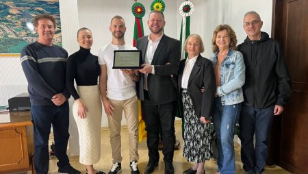 Renan Bruschi recebe menção honrosa da Prefeitura de Gaurama, no Rio Grande do Sul