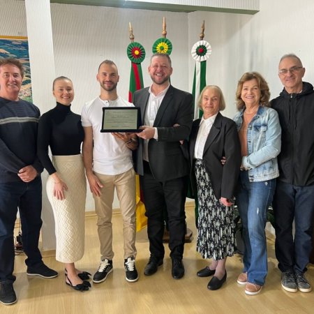 Renan Bruschi recebe menção honrosa da Prefeitura de Gaurama, no Rio Grande do Sul