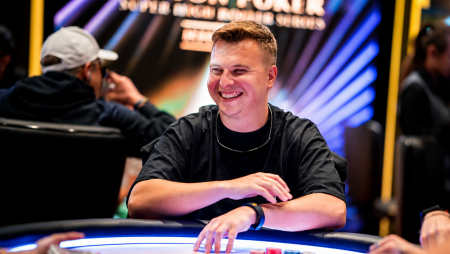 Aleksejs Ponakovs lidera o Dia 1 do US$ 25K NLH da Triton Montenegro