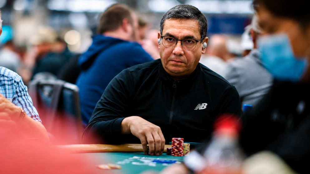 Daniel de Freitas passa como chip leader no Dia 1A do US$ 1.100 Seniors do Wynn Summer Classic