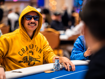 Guilherme Navascues puxa quarteto brasileiro no Dia 1B do Mini Main Event