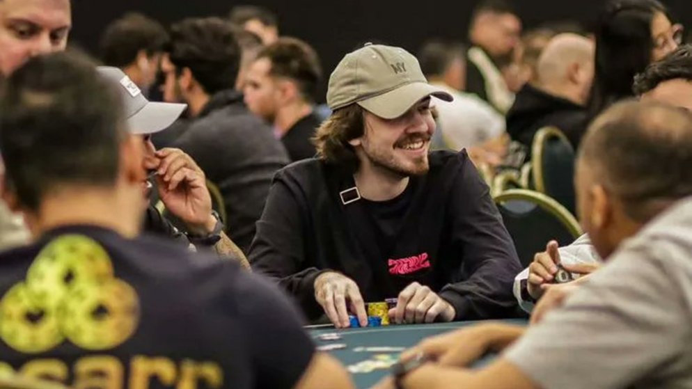 Mário Bloot atropela mesa final e crava tradicional GGMasters